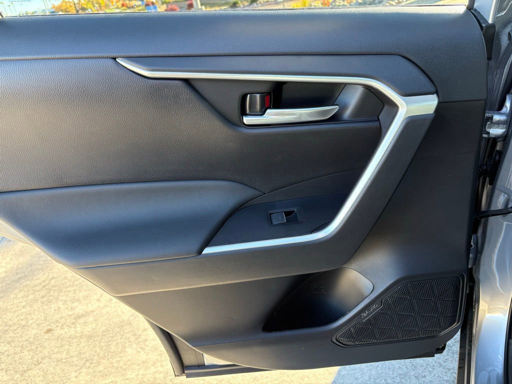Used 2025 Toyota RAV4 XLE w/ Convenience Package image 25