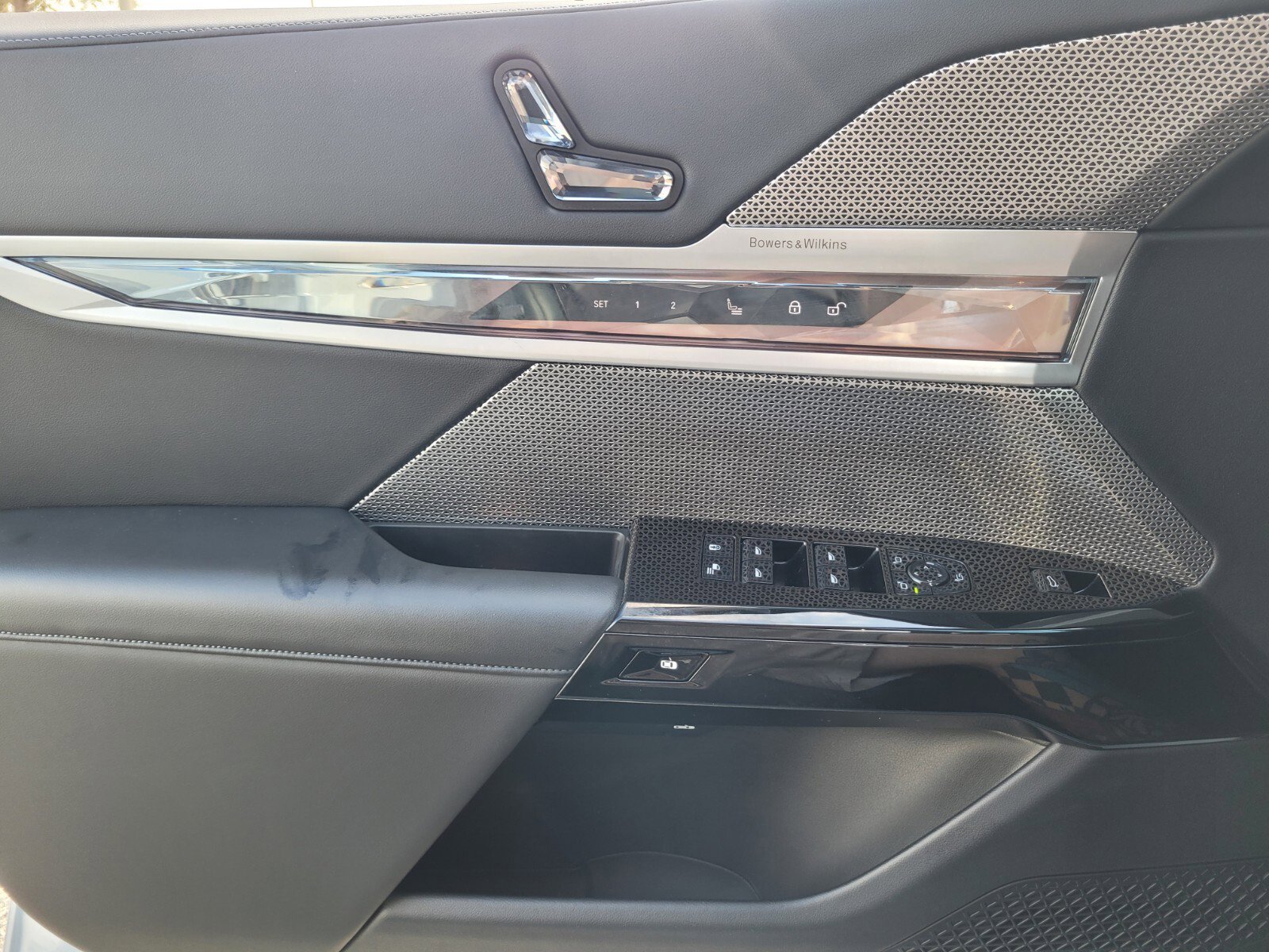 Used 2023 BMW 740i image 21