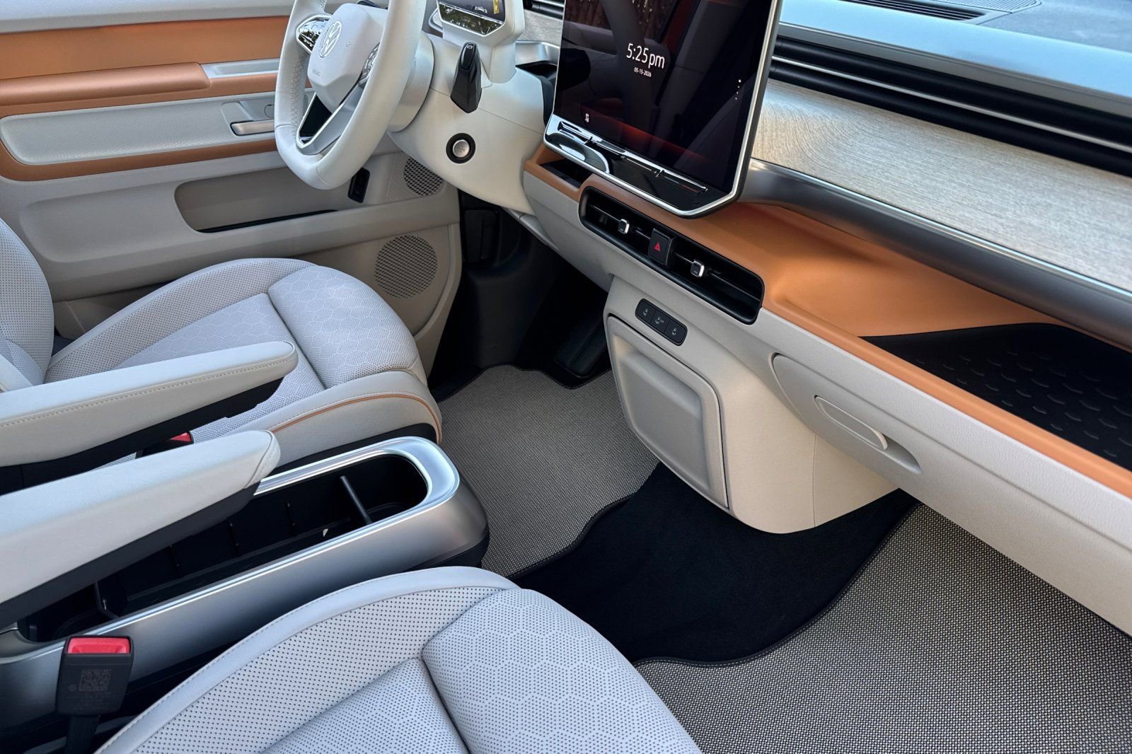 New 2025 Volkswagen ID. Buzz Pro S Plus RWD image 16