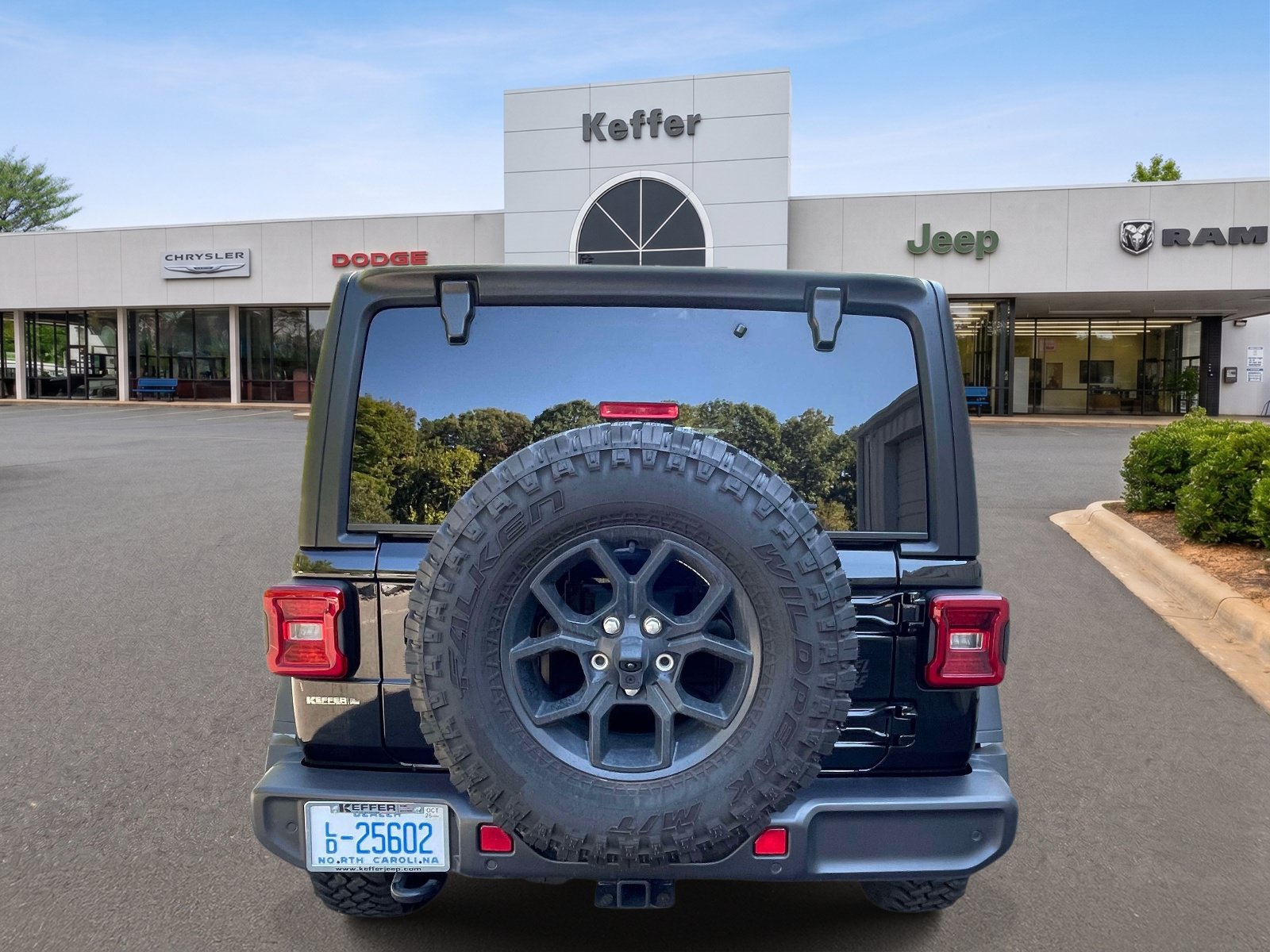 Used 2025 Jeep Wrangler Unlimited Sport AWD/4WD image 5