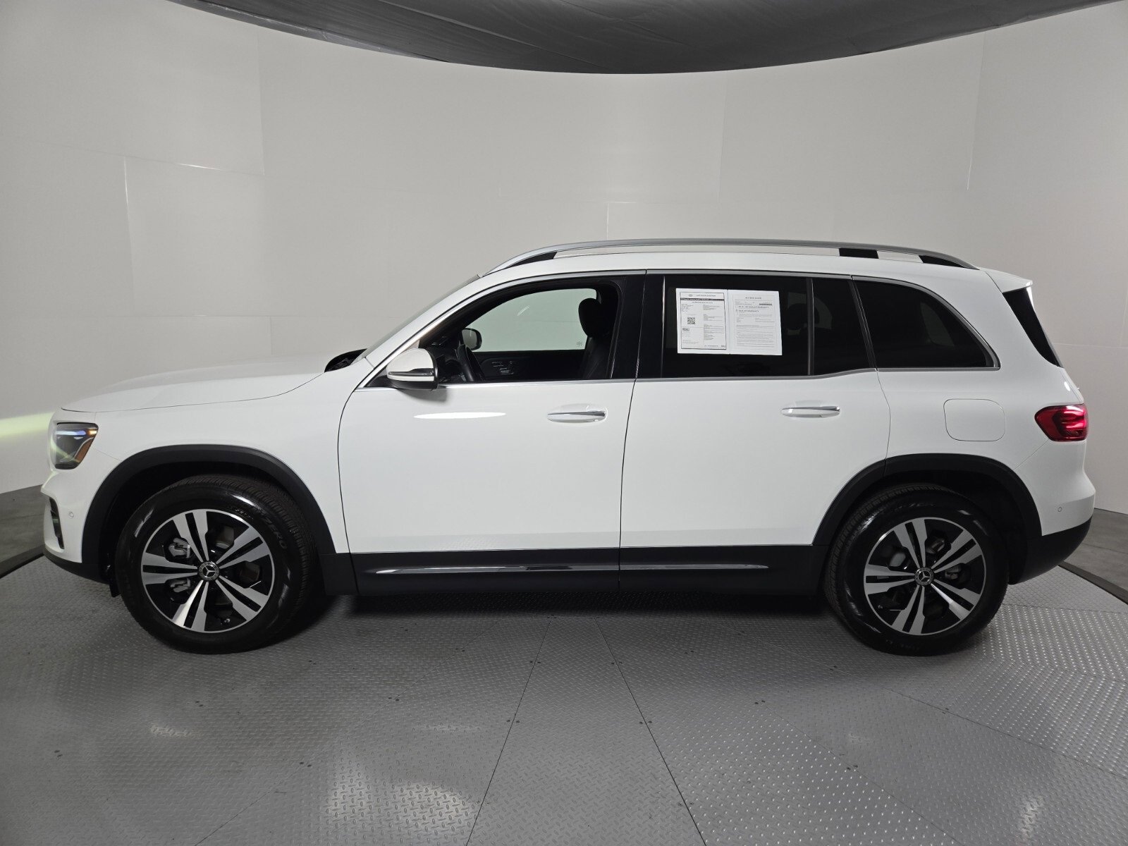 Used 2025 Mercedes-Benz GLB 250 image 8