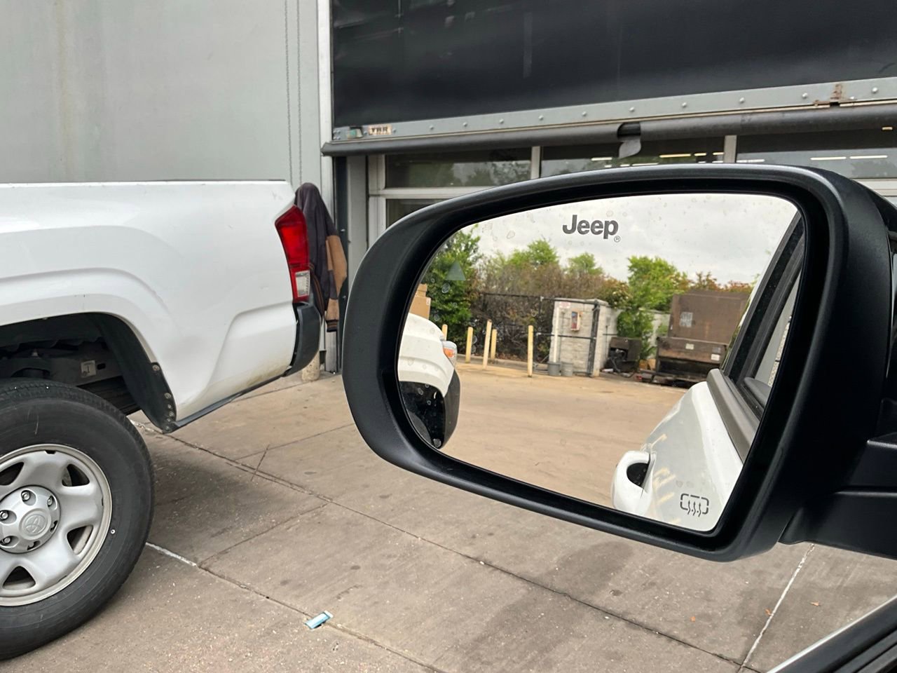 Used 2025 Jeep Compass Latitude image 18