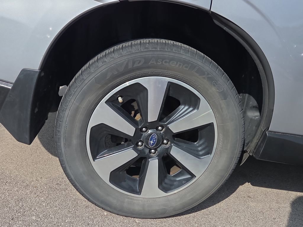 Used 2017 Subaru Forester 2.5i w/ Popular Package #2A AWD/4WD image 3
