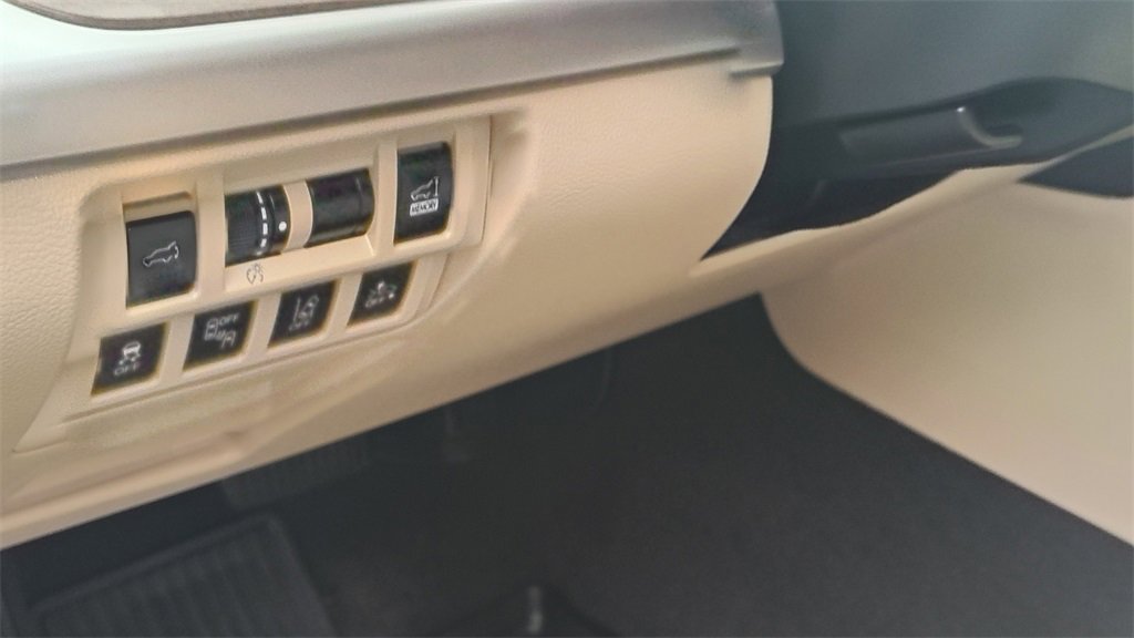 Used 2018 Subaru Outback 3.6R Limited image 11