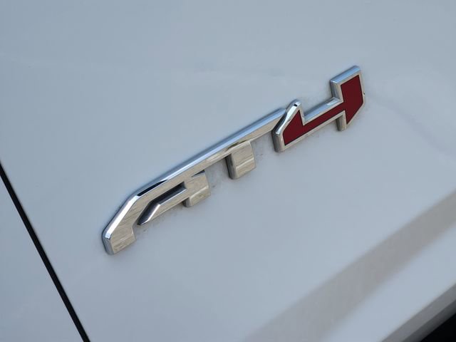 Used 2023 GMC Yukon AT4 AWD/4WD image 12