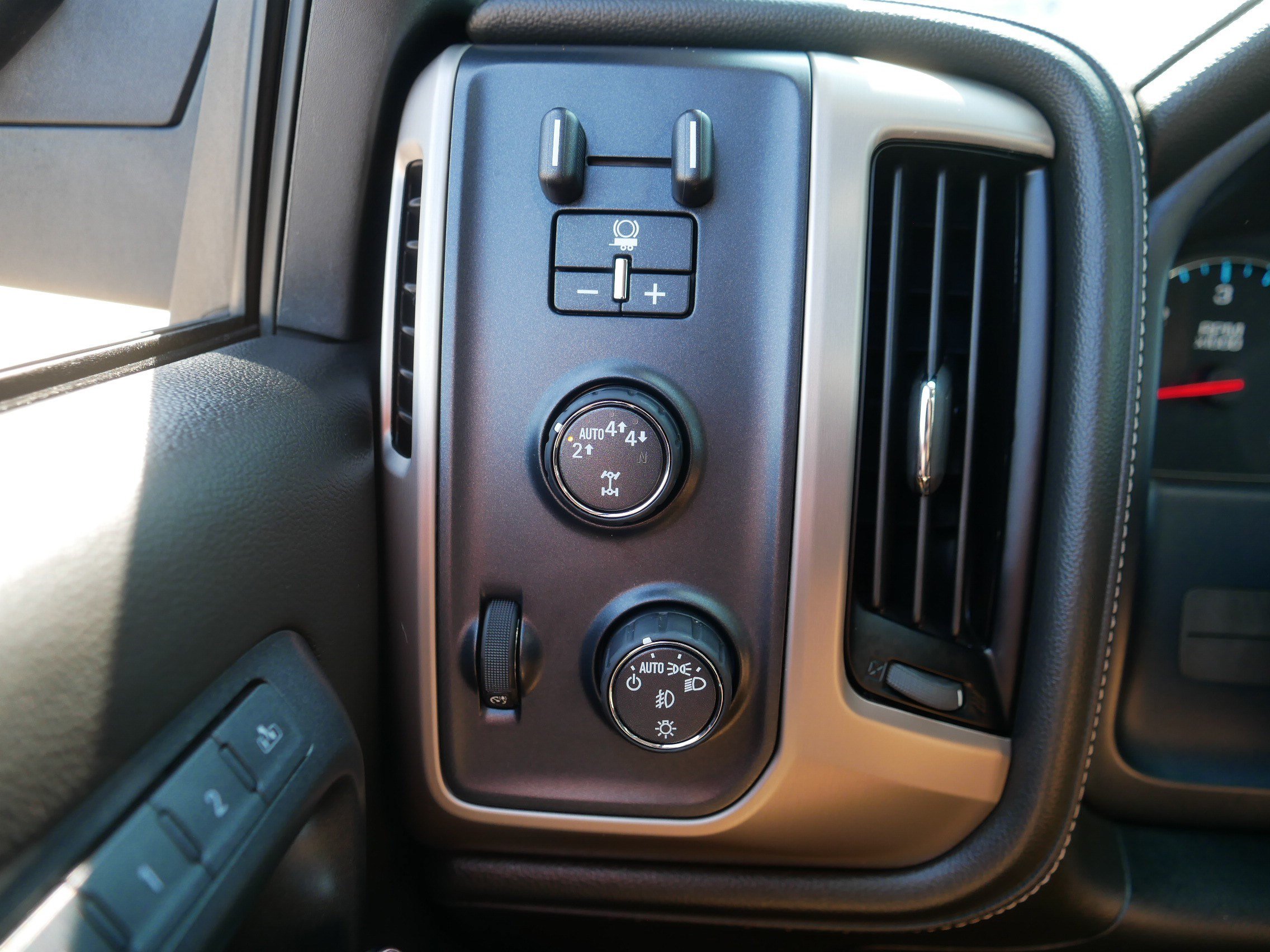 Used 2018 GMC Sierra 1500 Denali w/ Denali Ultimate Package AWD/4WD image 26