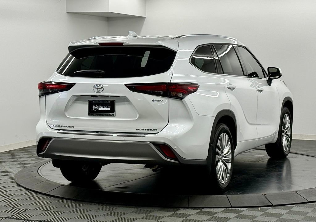 Used 2026 Toyota Highlander Platinum image 8