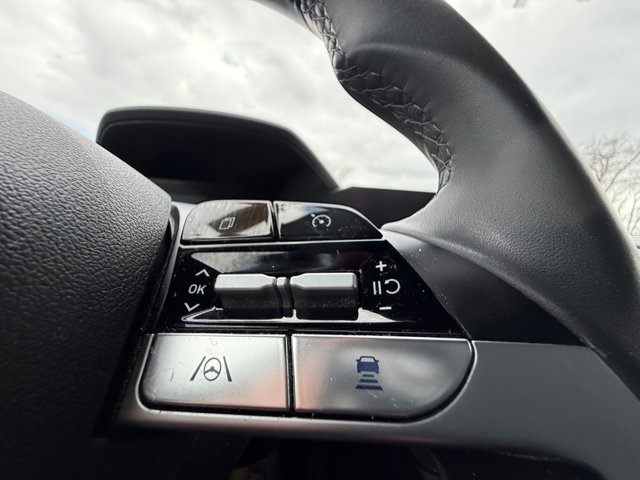 Used 2023 Hyundai Elantra SEL w/ Convenience Package image 20