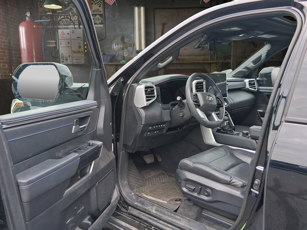 Used 2025 Toyota Sequoia Platinum AWD/4WD image 14