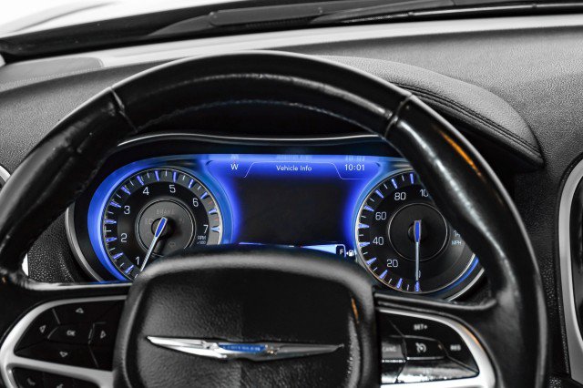 Used 2022 Chrysler 300 Touring w/ Sport Appearance Package image 16