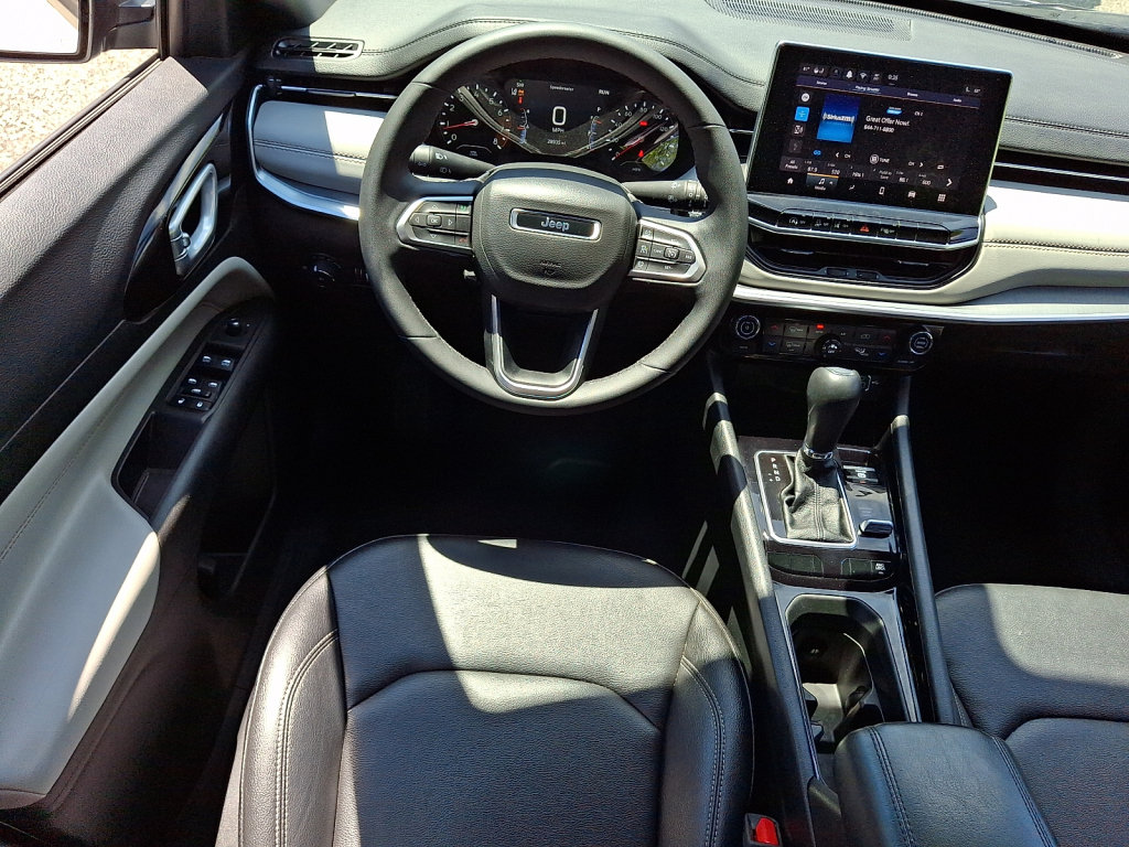 Used 2025 Jeep Compass Limited AWD/4WD image 21
