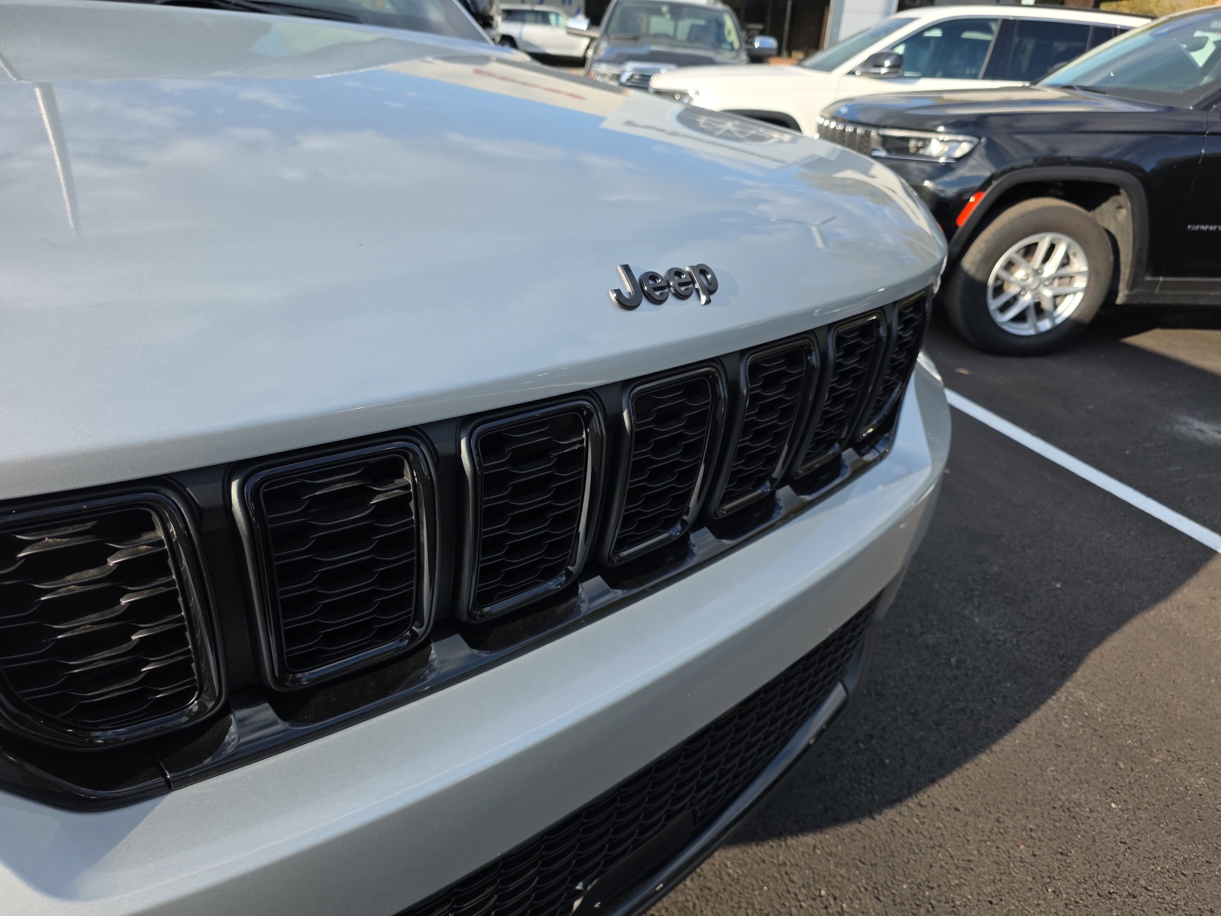 New 2025 Jeep Grand Cherokee Limited w/ Black Appearance Package image 26