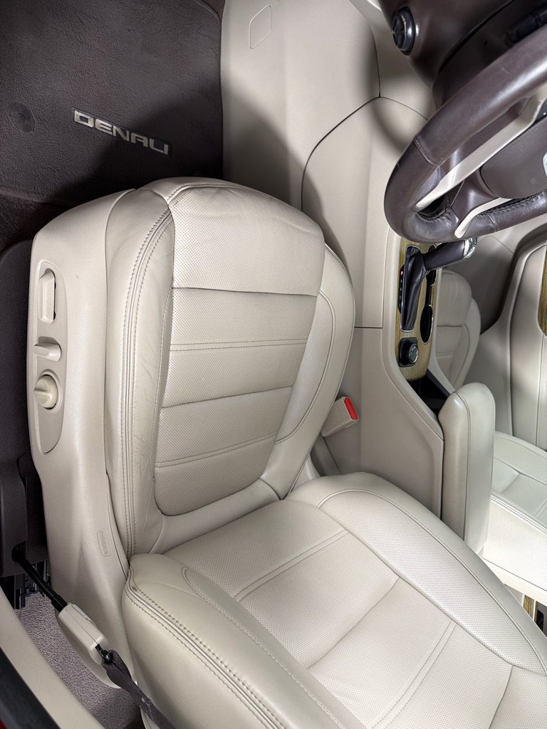 Used 2017 GMC Acadia Denali w/ Technology Package FWD image 11