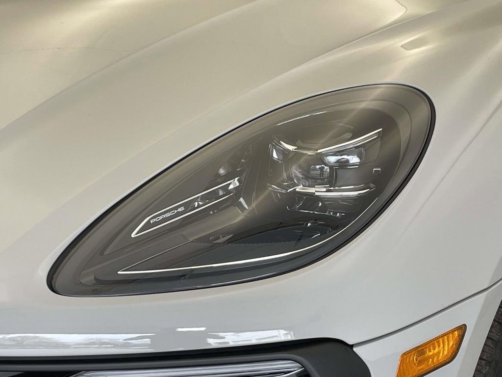 Certified 2023 Porsche Macan image 15