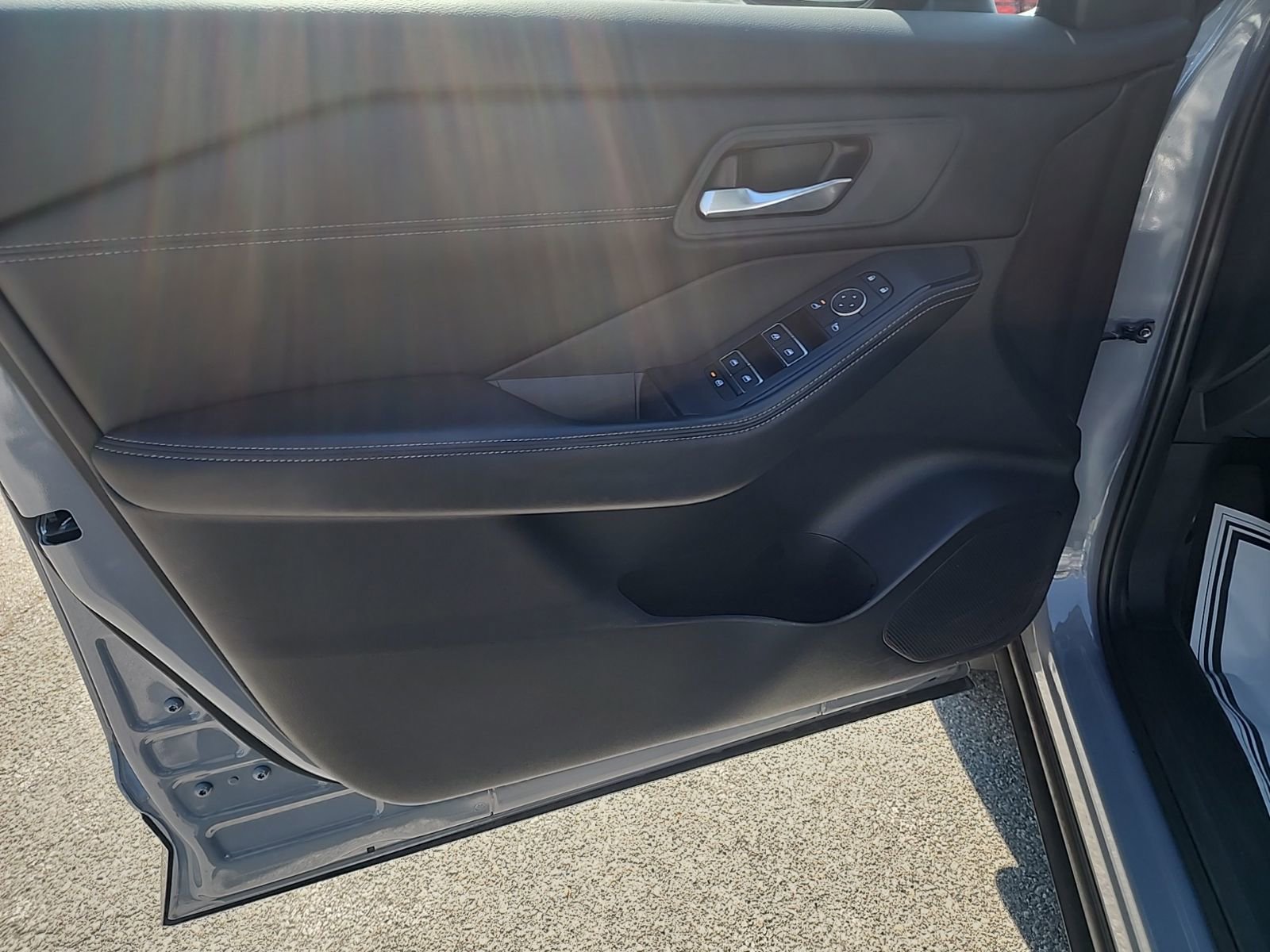 Used 2024 Nissan Rogue SL image 18