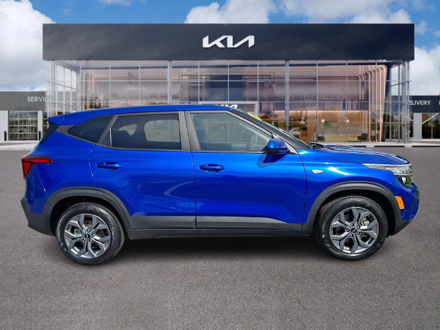 Used 2024 Kia Seltos LX AWD/4WD image 7