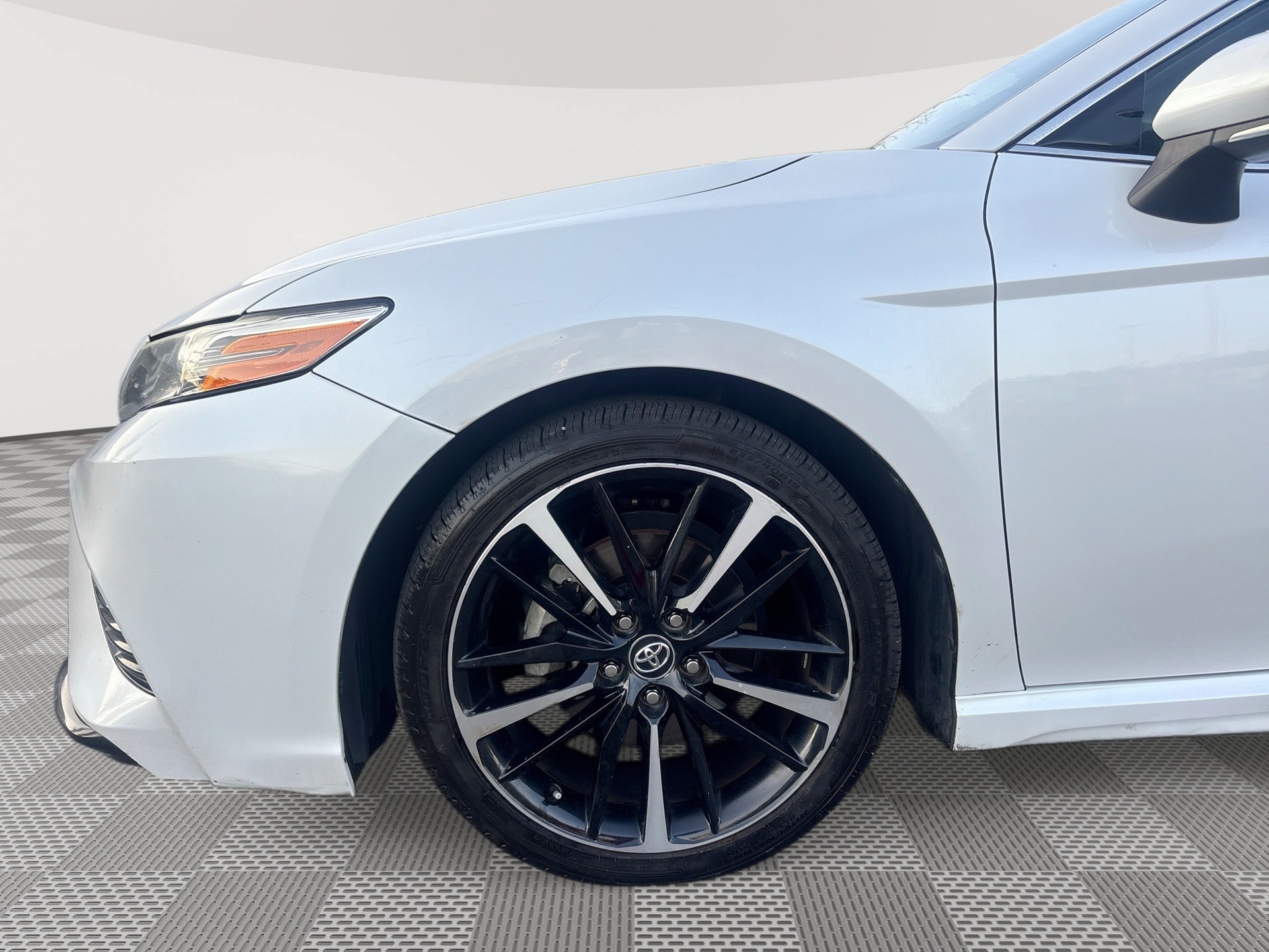 Used 2020 Toyota Camry XSE FWD image 19