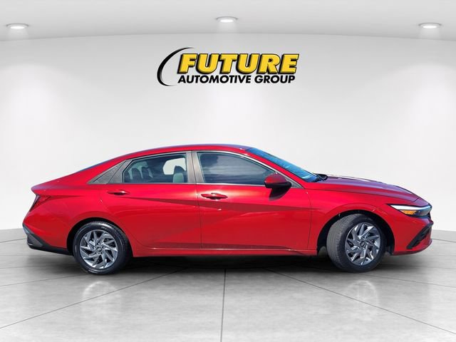 Used 2024 Hyundai Elantra SEL image 3