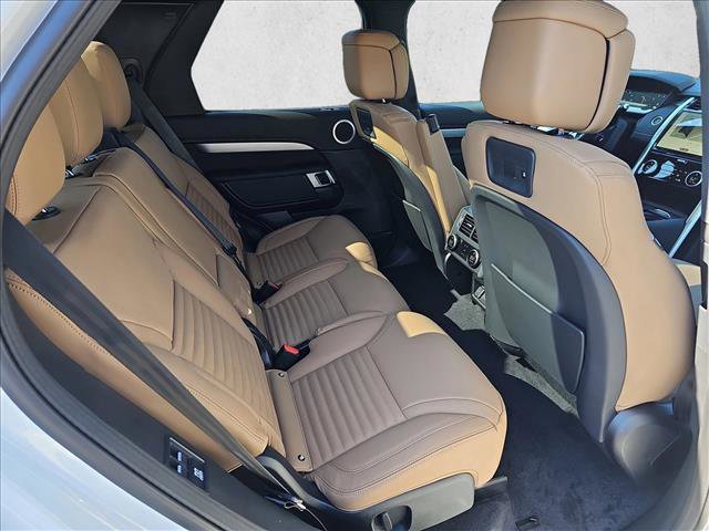Used 2025 Land Rover Discovery Dynamic SE AWD/4WD image 12