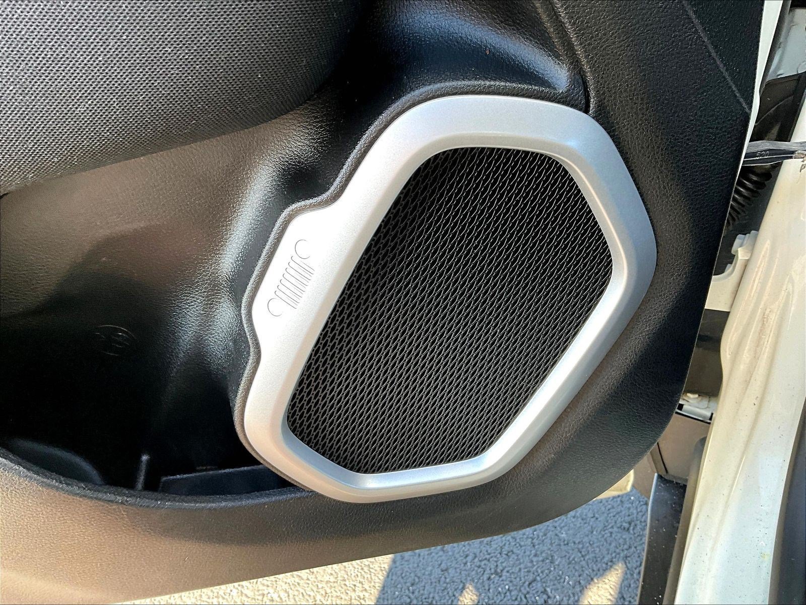 Used 2020 Jeep Renegade Latitude w/ Cold Weather Group AWD/4WD image 36