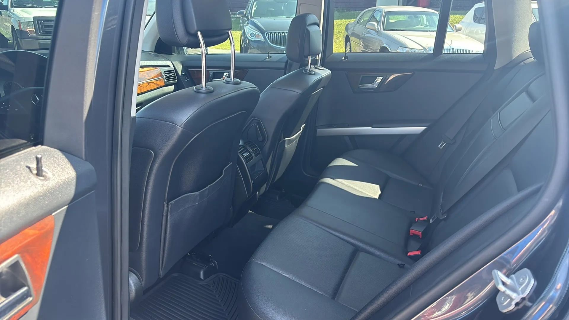 Used 2010 Mercedes-Benz GLK 350 4MATIC image 11