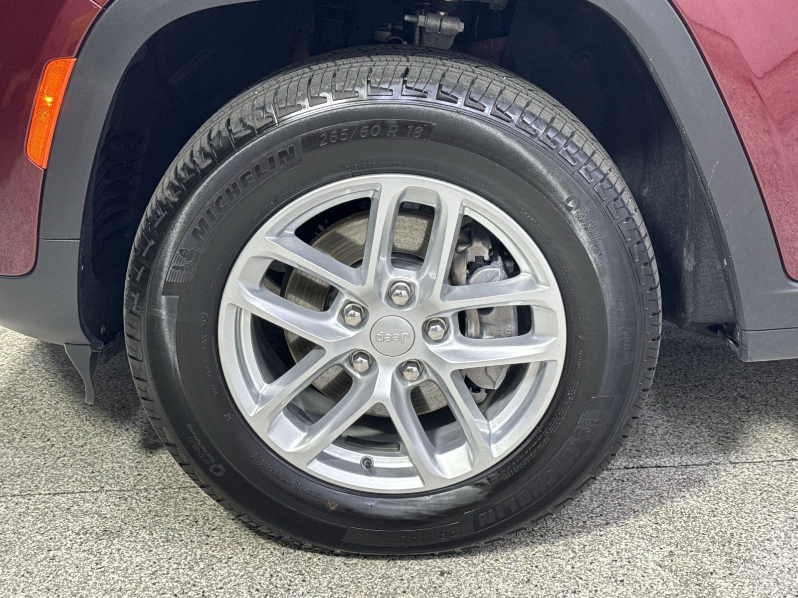 Used 2025 Jeep Grand Cherokee Laredo AWD/4WD image 24