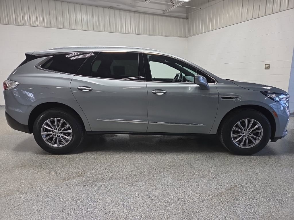 Used 2023 Buick Enclave Essence image 8