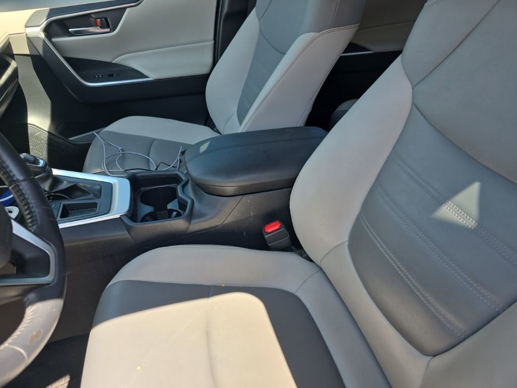 Used 2019 Toyota RAV4 XLE Premium image 11
