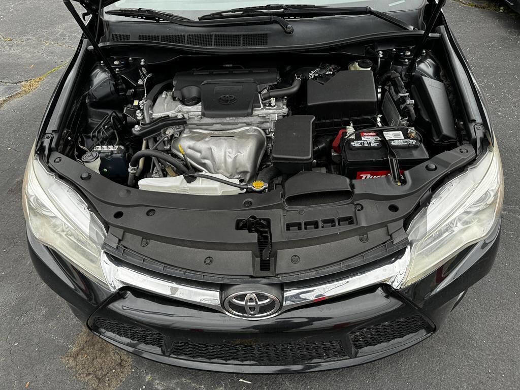 Used 2015 Toyota Camry SE FWD image 11