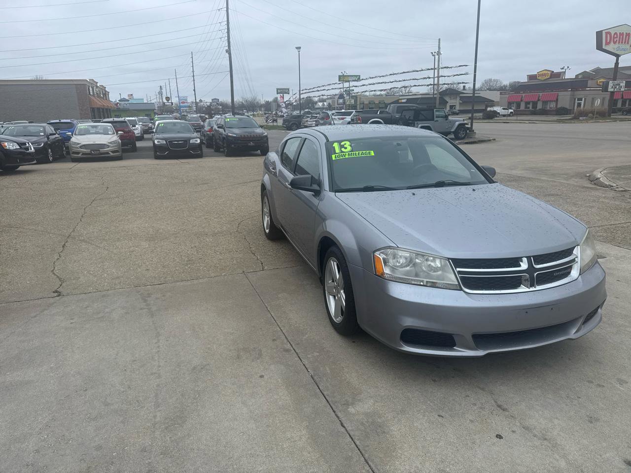 Used 2013 Dodge Avenger SE image 4