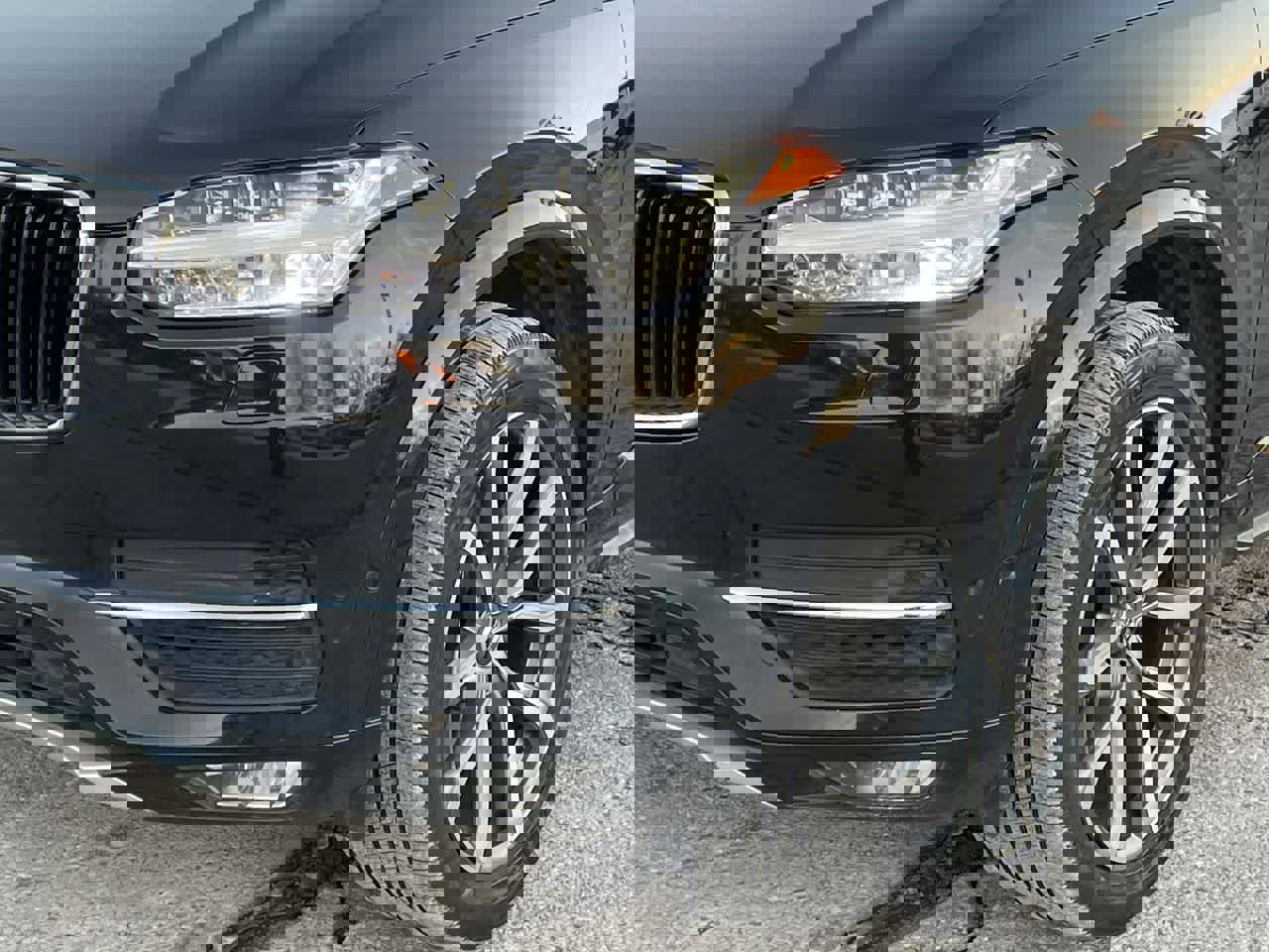 Used 2017 Volvo XC90 T6 Momentum w/ Vision Package image 40