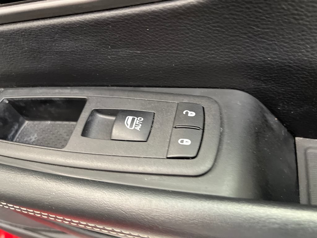 Used 2025 Chrysler Pacifica Select FWD image 40