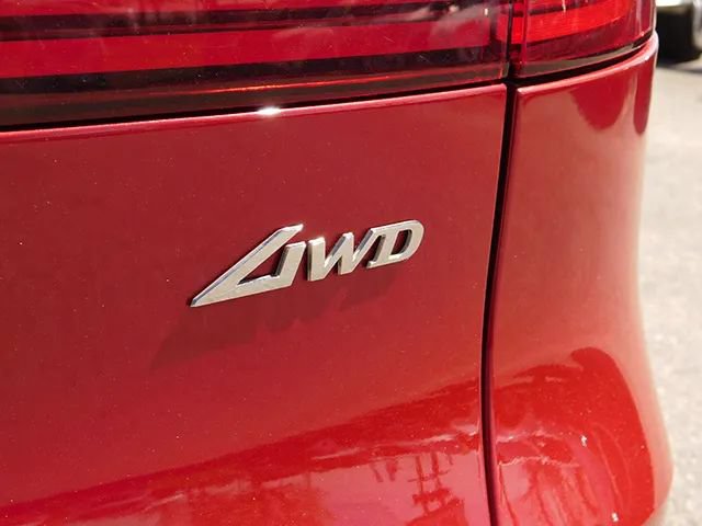 Used 2025 Genesis GV70 2.5T AWD/4WD image 6