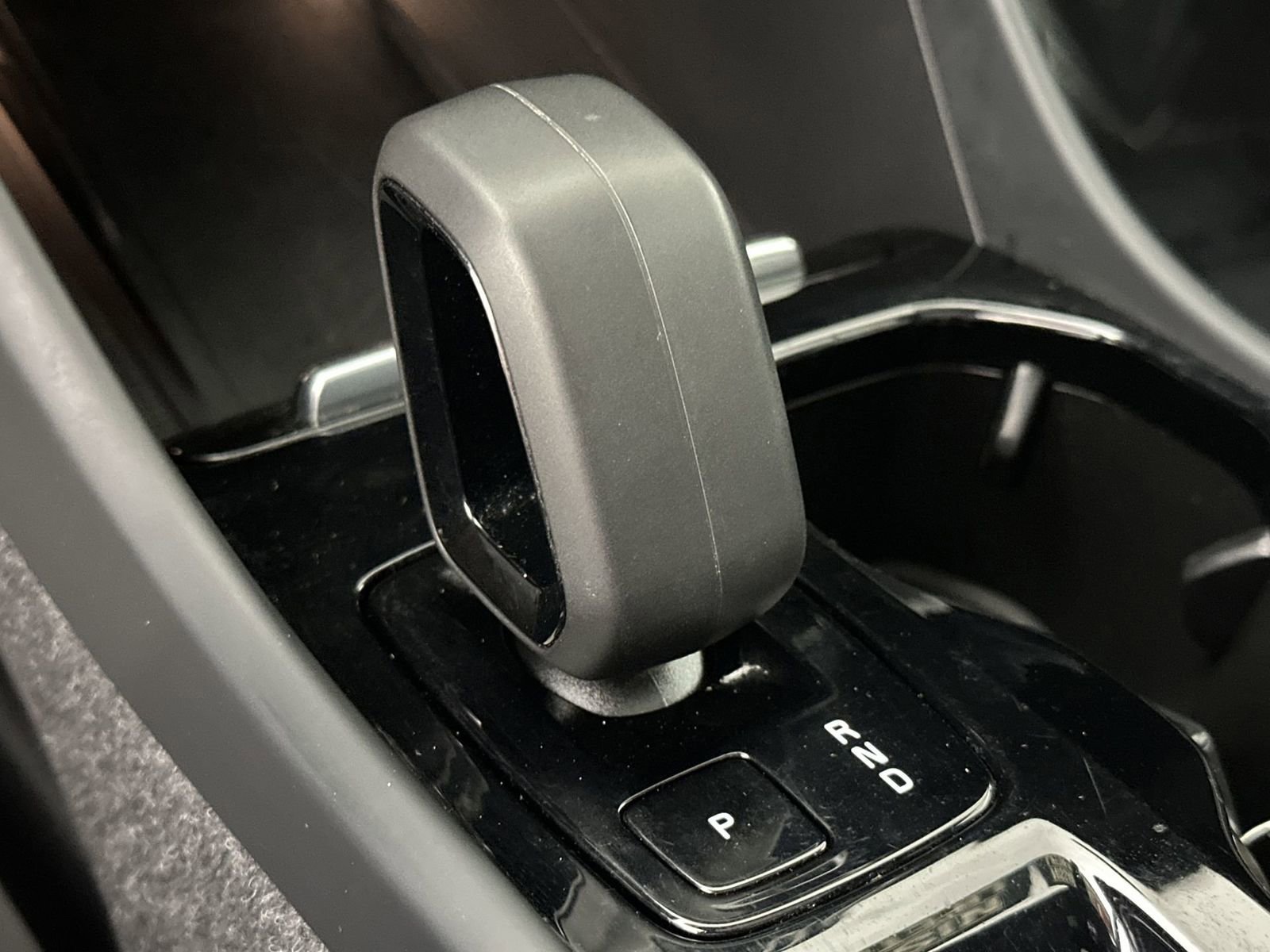 Used 2024 Volvo XC40 B5 Plus image 20