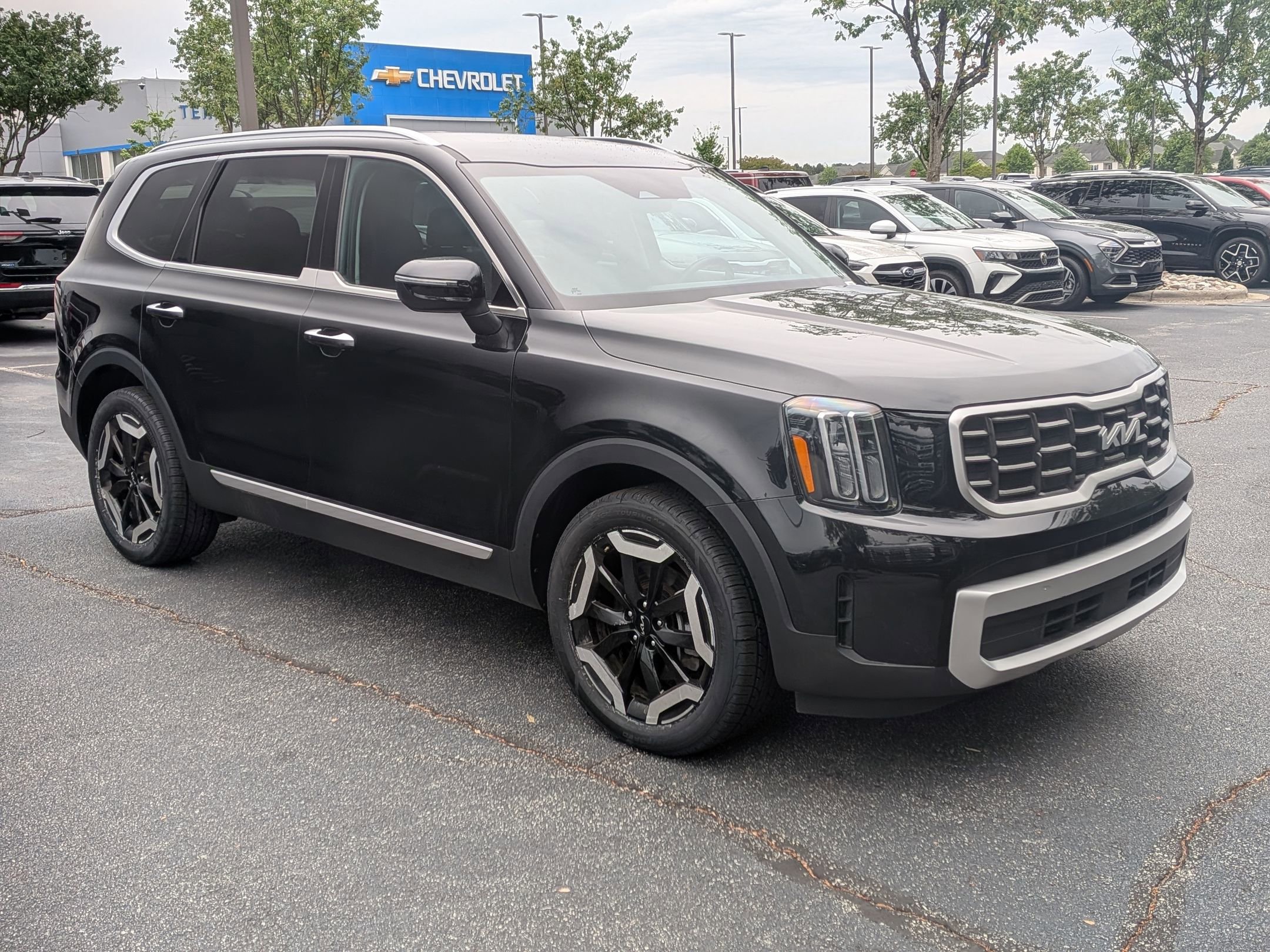 Used 2025 Kia Telluride S AWD/4WD image 2