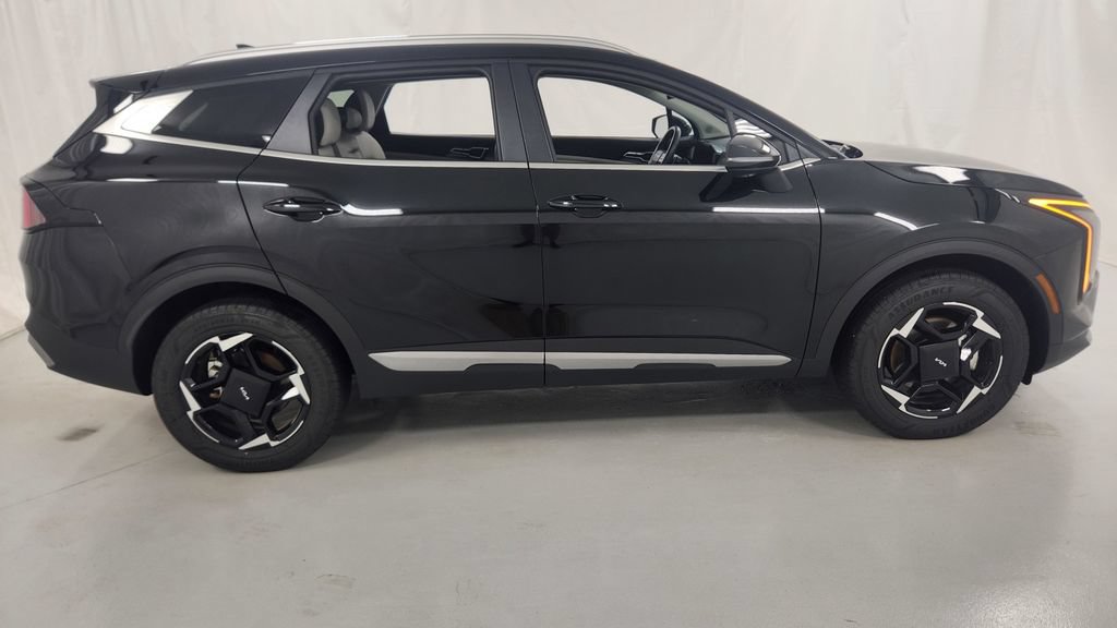 Used 2026 Kia Sportage EX AWD/4WD image 2