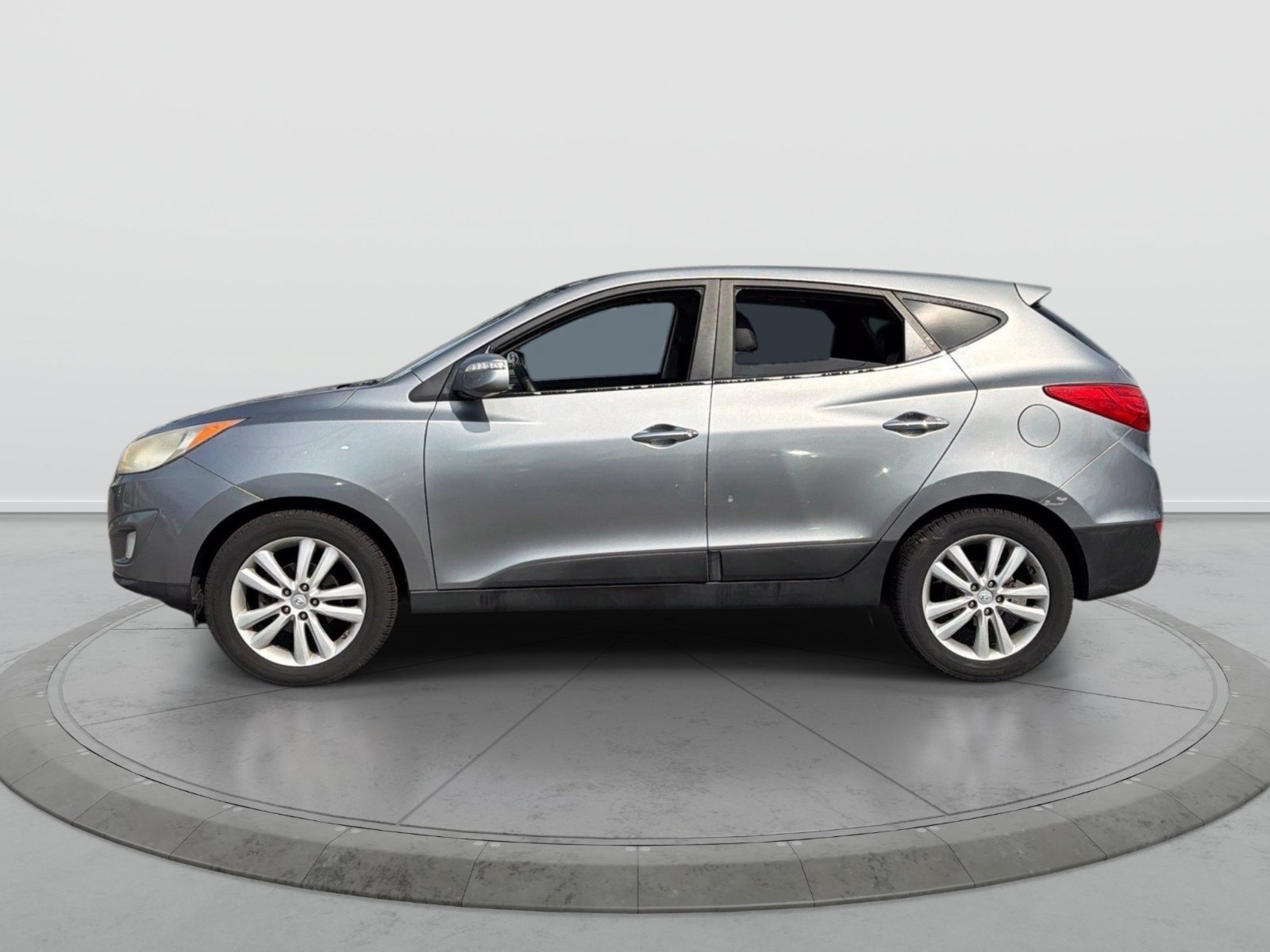 Used 2010 Hyundai Tucson Limited w/ Premium Pkg 4 FWD image 4