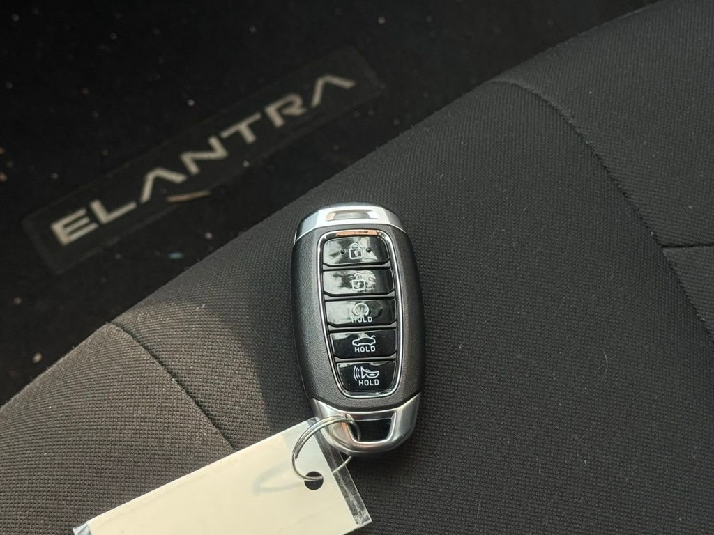 Used 2023 Hyundai Elantra SEL FWD image 33