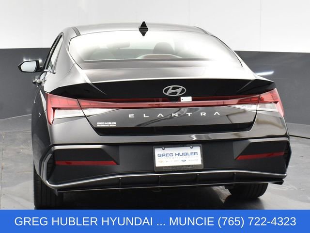 Used 2025 Hyundai Elantra SEL FWD image 11