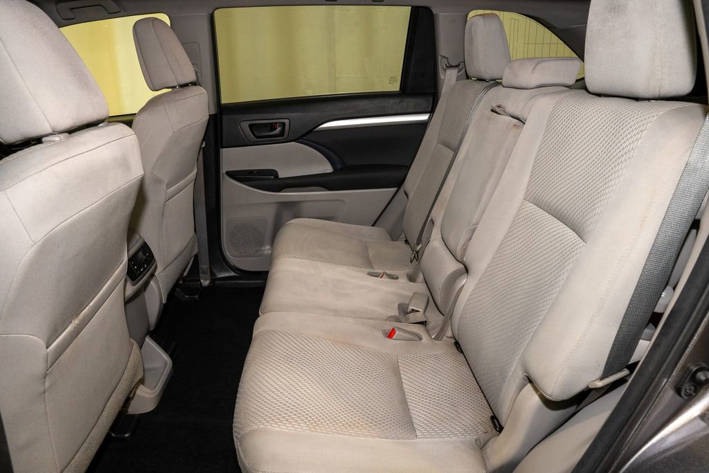 Used 2017 Toyota Highlander LE image 8