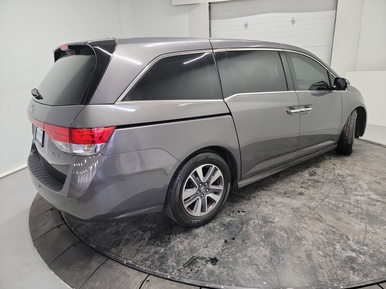 Used 2016 Honda Odyssey Touring Elite image 9