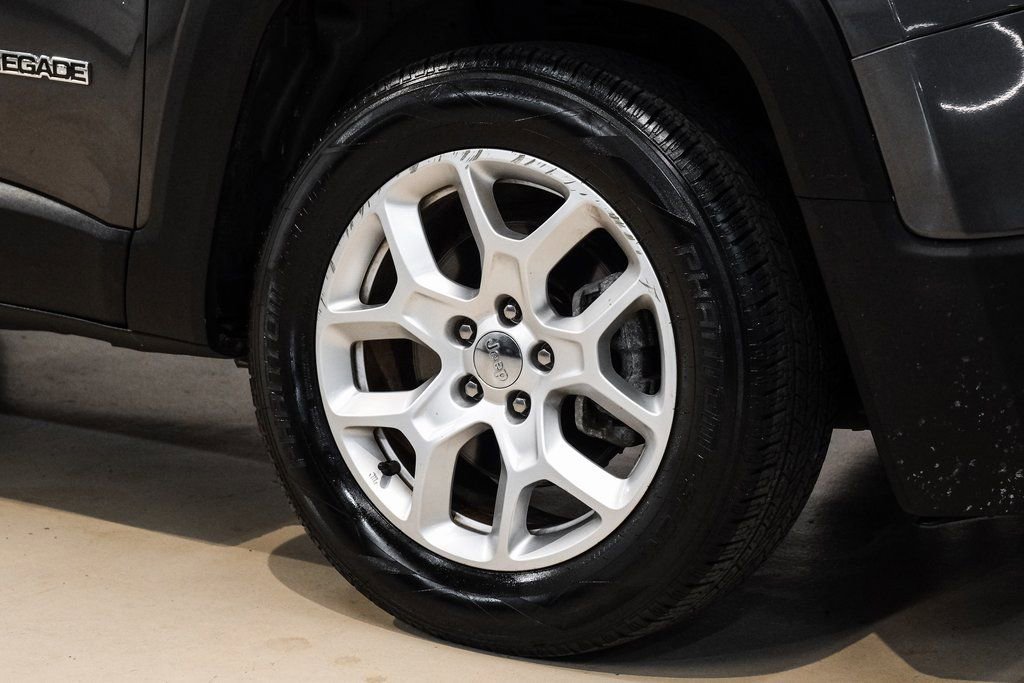 Used 2018 Jeep Renegade Latitude FWD image 60