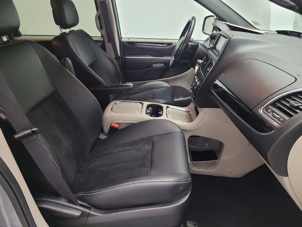 Used 2019 Dodge Grand Caravan SXT image 21