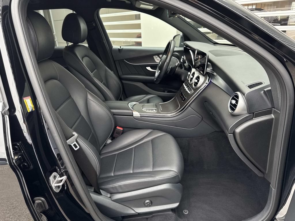 Used 2022 Mercedes-Benz GLC 300 4MATIC image 9