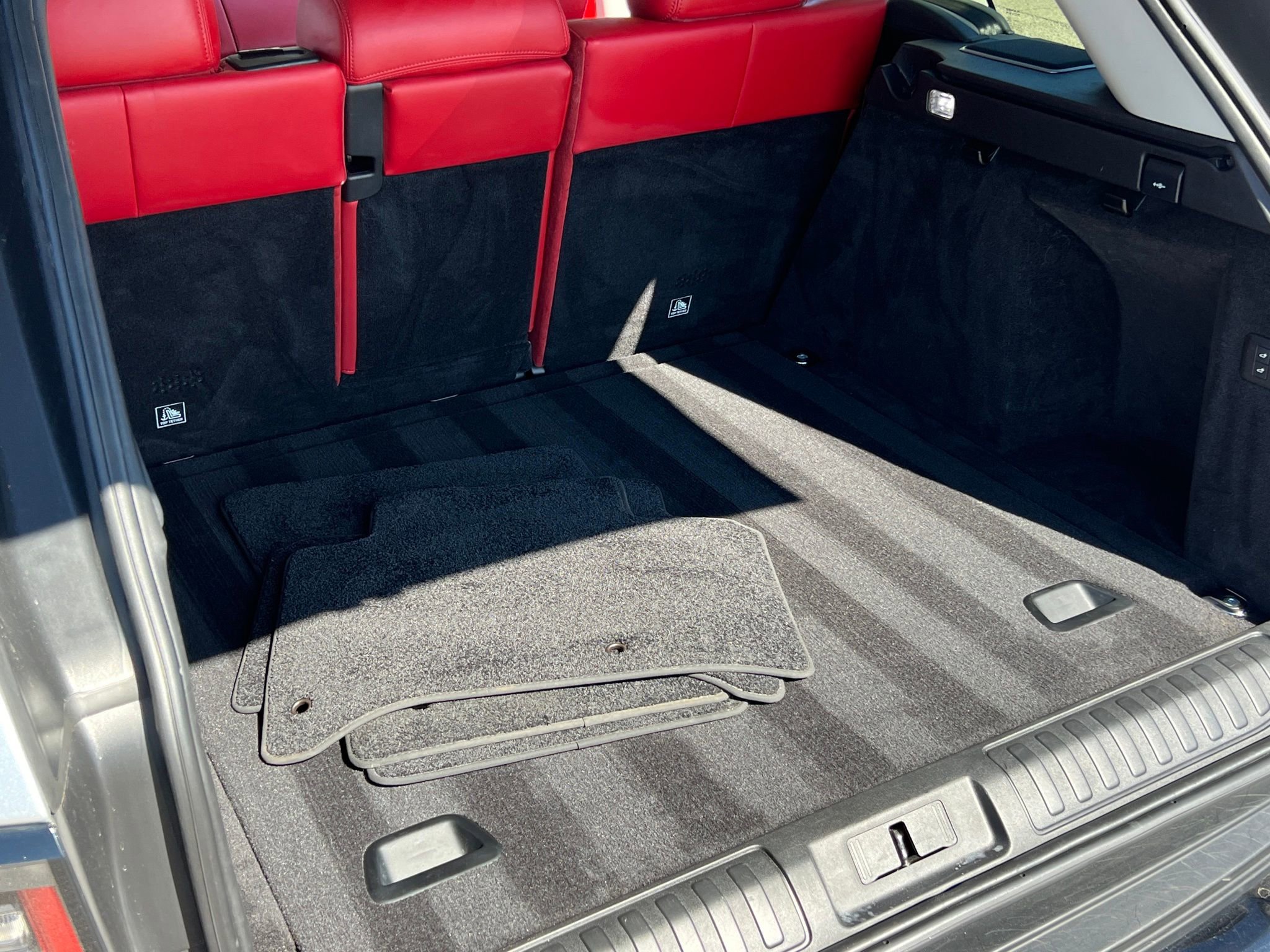 Used 2020 Land Rover Range Rover Sport HST image 21