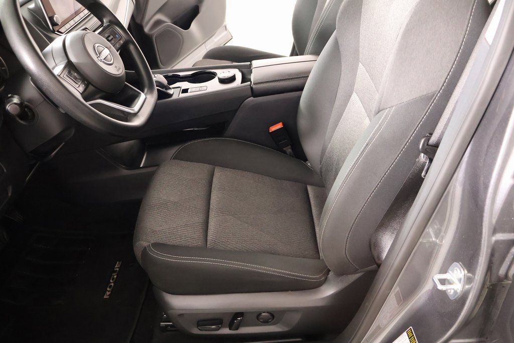Used 2024 Nissan Rogue SV image 10