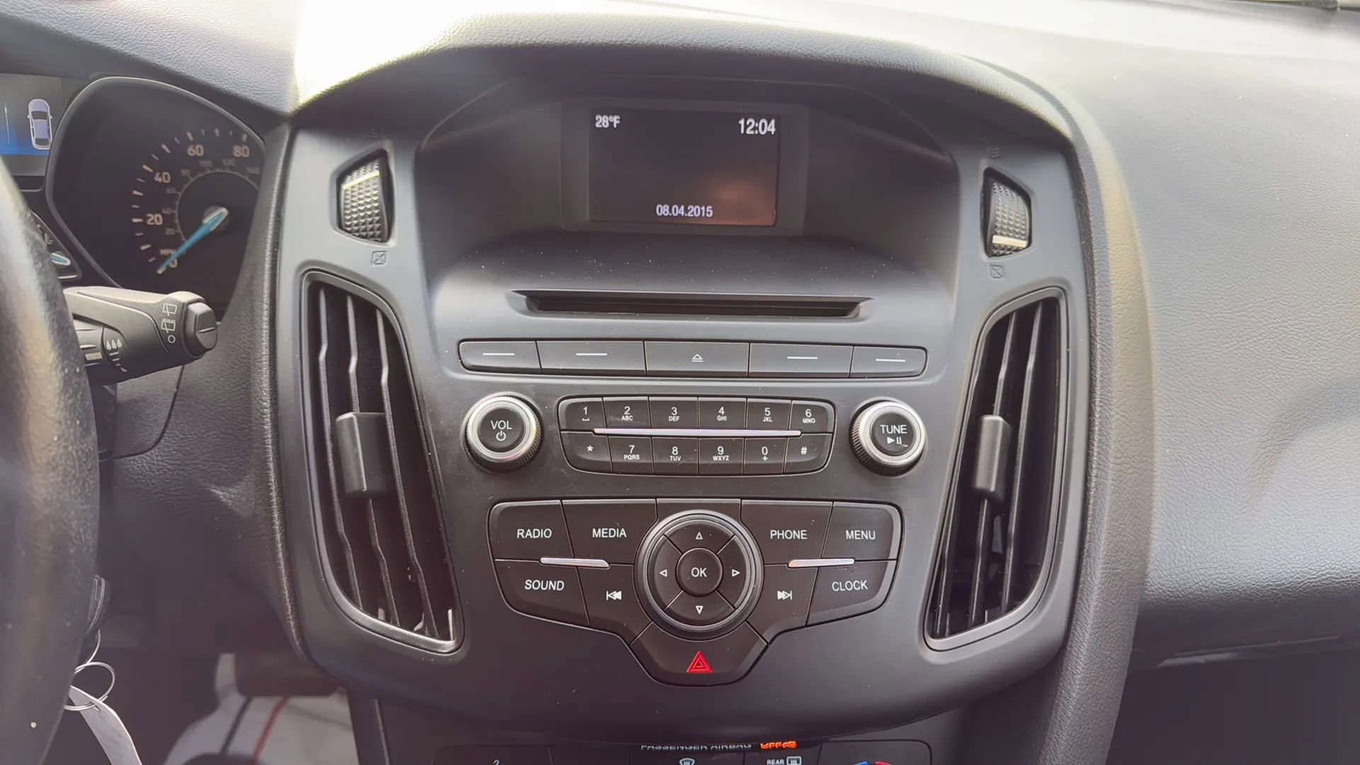 Used 2015 Ford Focus SE w/ SE Sport Package image 18