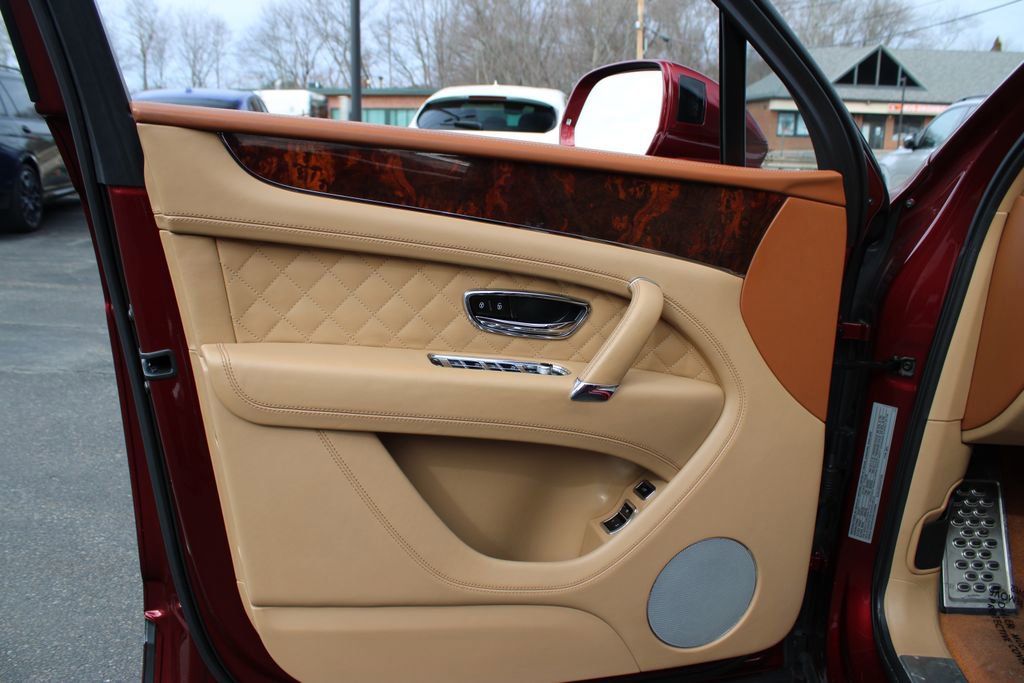 Used 2018 Bentley Bentayga AWD/4WD image 7