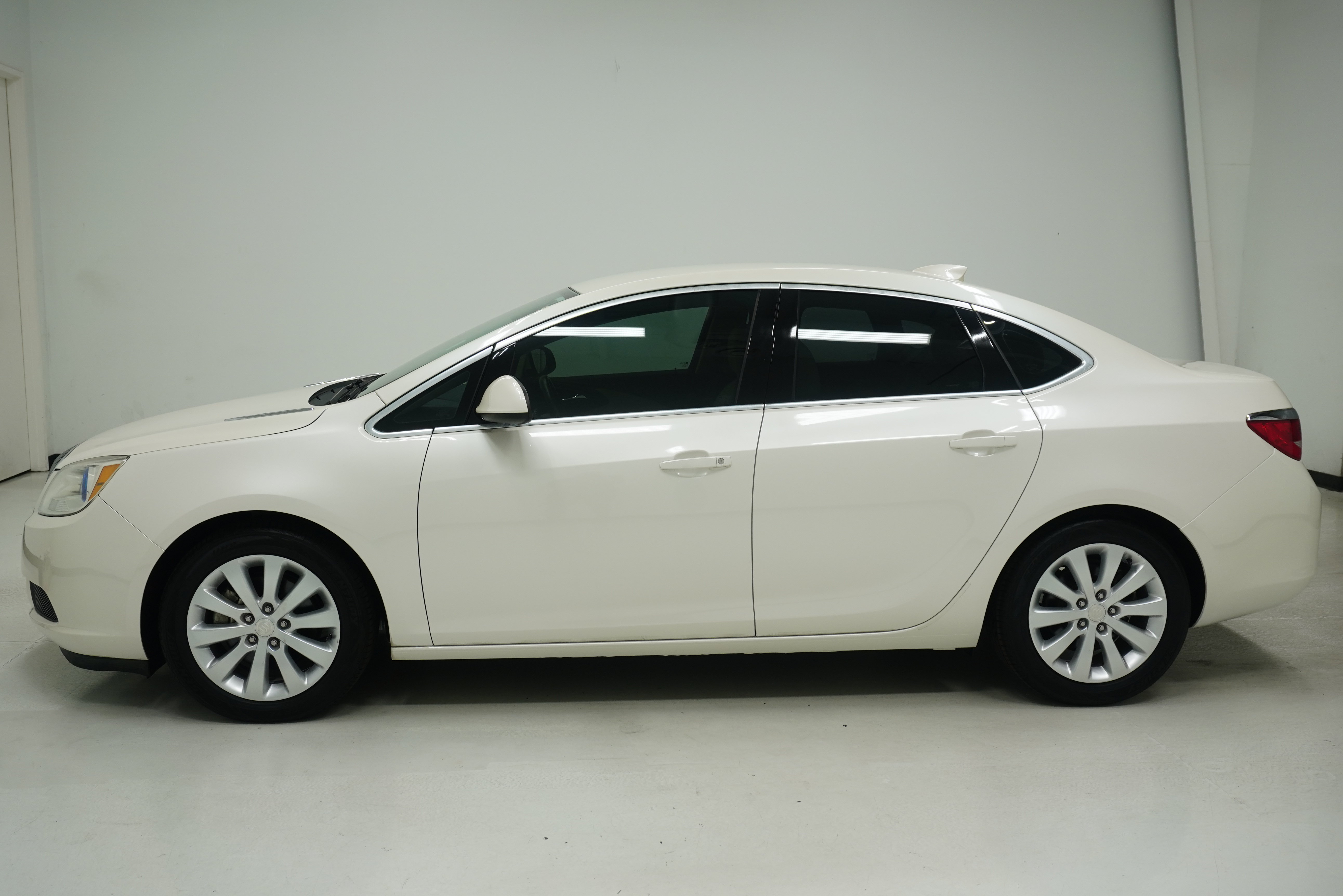Used 2016 Buick Verano w/ Comfort Package FWD image 4