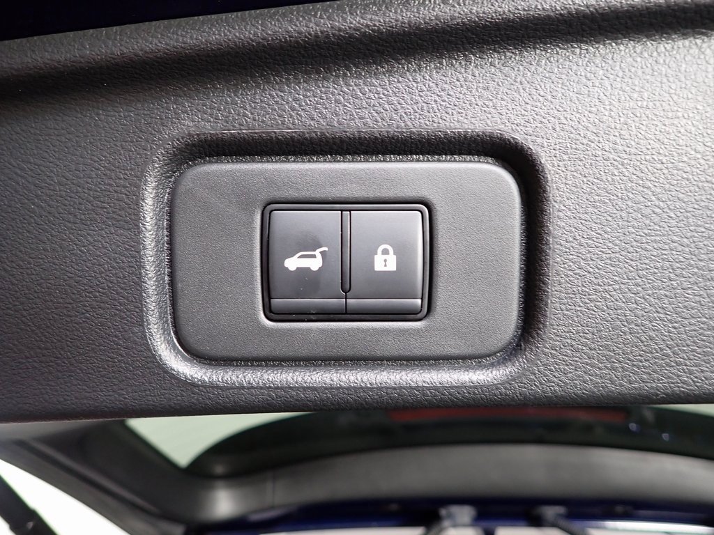 Used 2024 Nissan Pathfinder Platinum image 15